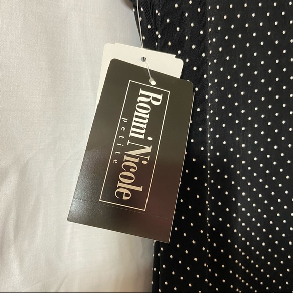 Ronni Nicole Formal Dress with Built In Bra New Size 4 Petite - Picture 9 of 16